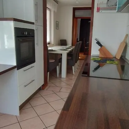 Hisa Lescer Кобарид